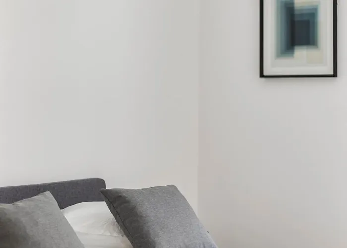 New! 2-bedroom & Parking, Close To Tram & Metro, Terrace