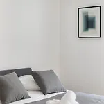 New! 2-bedroom & Parking, Close To Tram & Metro, Terrace