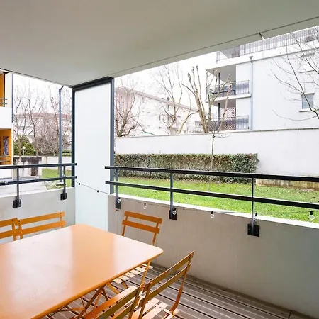 Appartement New! 2-bedroom & Parking, Close To Tram & Metro, Terrace
