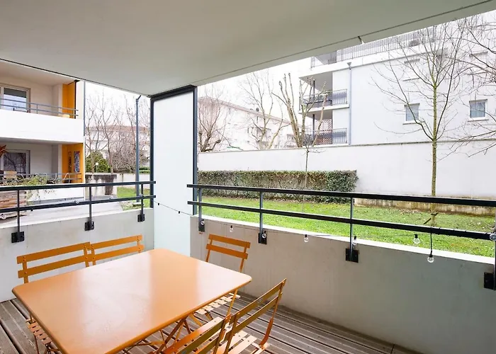 Apartamento New! 2-bedroom & Parking, Close To Tram & Metro, Terrace