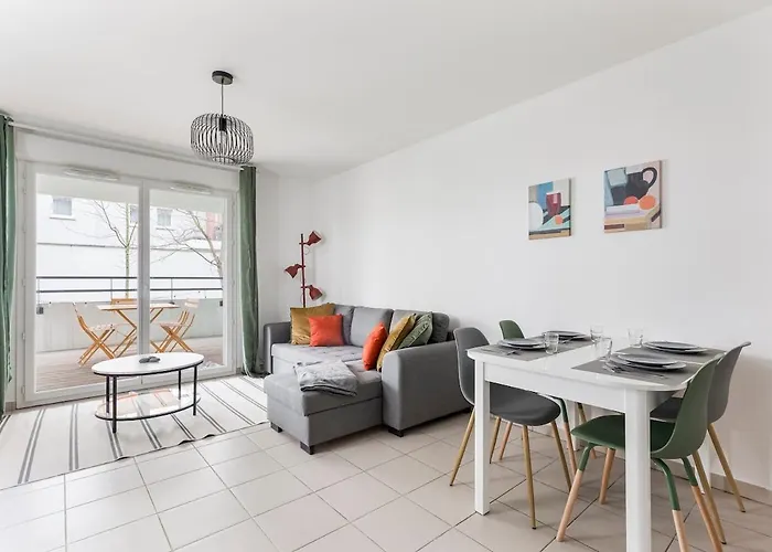 New! 2-bedroom & Parking, Close To Tram & Metro, Terrace Toulouse