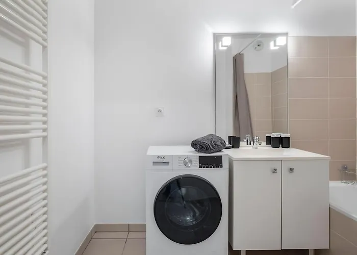 Appartement New! 2-bedroom & Parking, Close To Tram & Metro, Terrace *