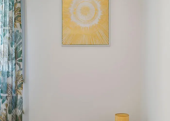 New! 2-bedroom & Parking, Close To Tram & Metro, Terrace