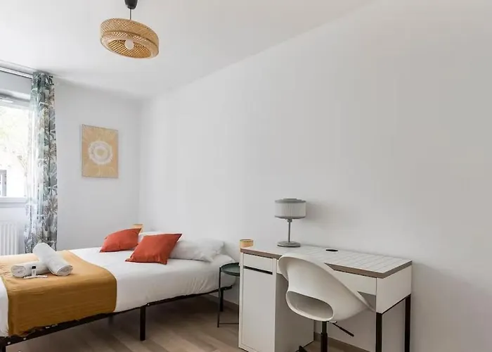 Apartament New! 2-bedroom & Parking, Close To Tram & Metro, Terrace